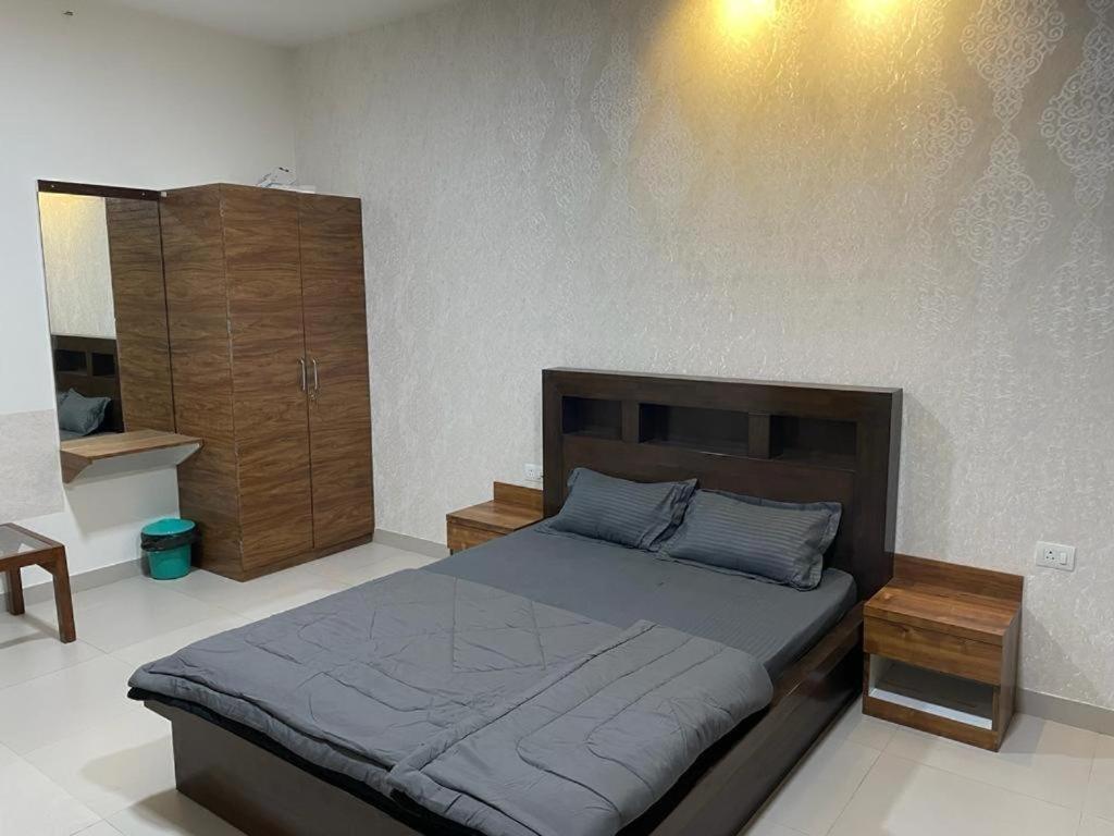 Hotel Royal Nest Premium à Pune Extérieur photo